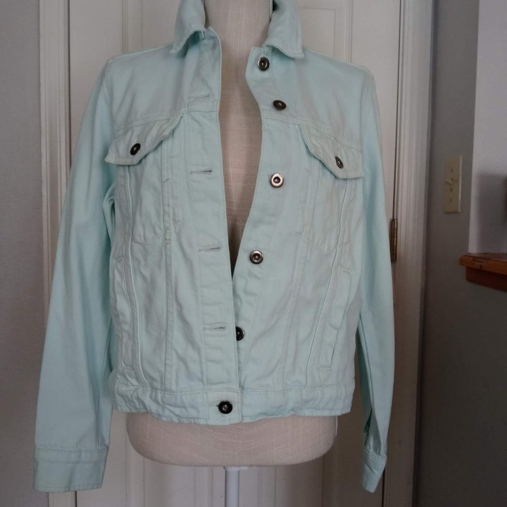 #16 CASUAL DESIGNS Mint Green Jean Jacket. Size Small